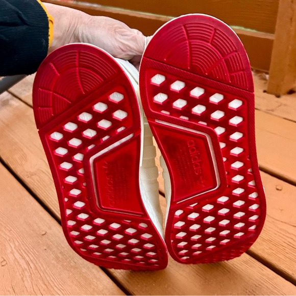 Addidas size 10 women's. EUC - Picture 4 of 4